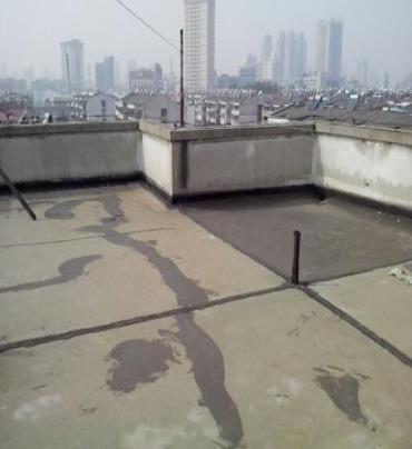 贺州市漏水维修 楼顶漏水是什么原因，楼顶漏水维修方法是什么?